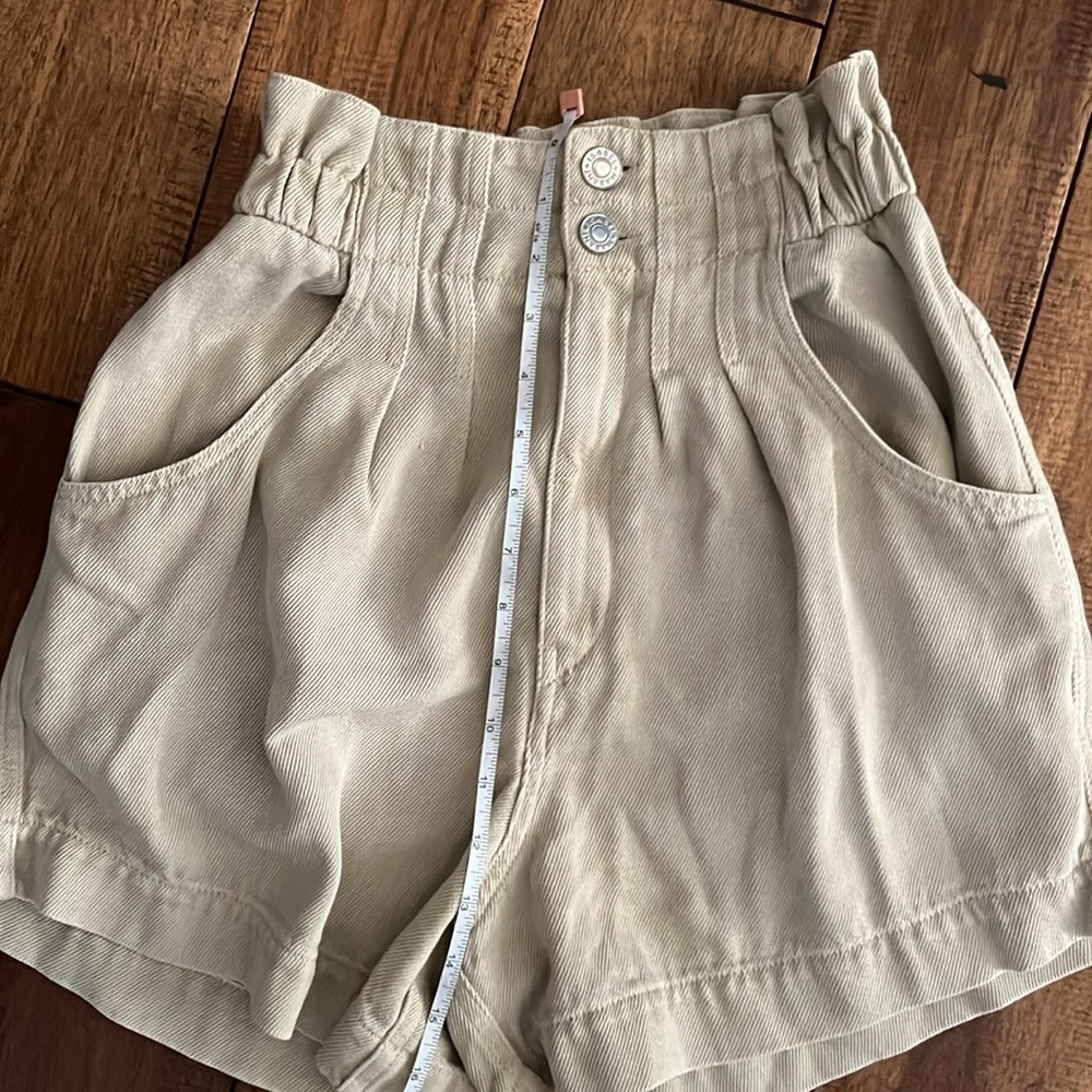 Isabel Marant High-Waist Pleated Cream Shorts - Picture 5 of 15